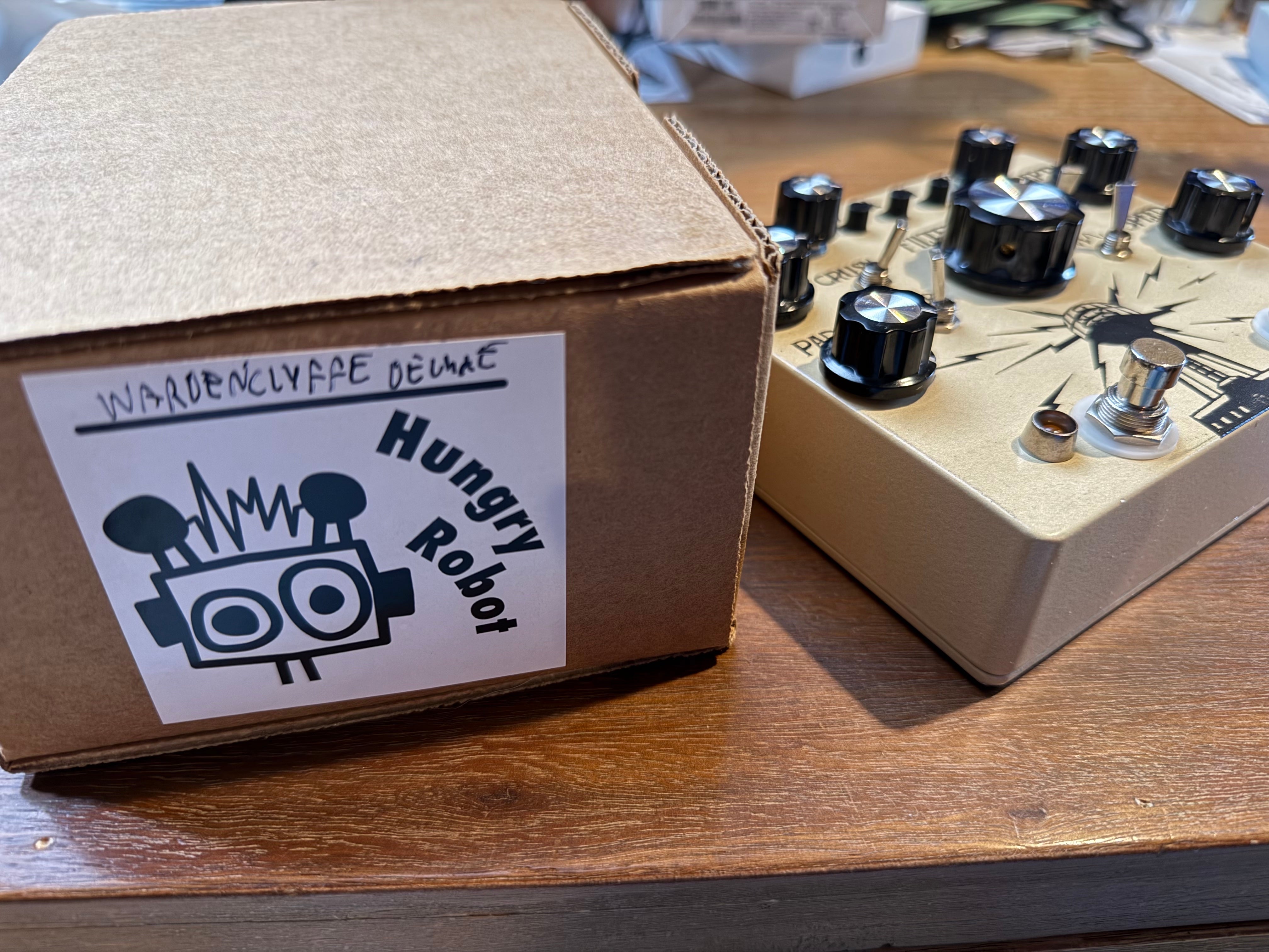Hungry Robot Wardenclyffe Deluxe – Janek Gwizdala Music Store