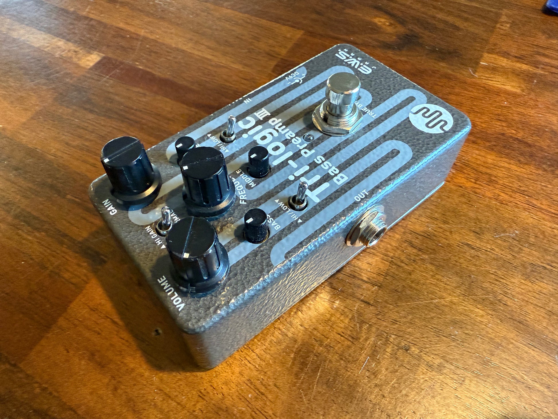 E.W.S. Tri-Logic Bass Preamp iii – Janek Gwizdala Music Store